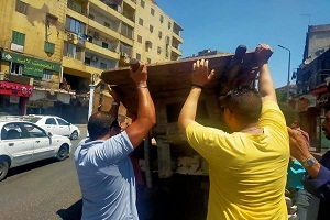 حملات مستمرة لرفع الاشغالات بميادين وشوارع الحي 