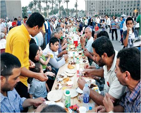 تاريخ عريق يجمع المصريون على موائد الرحمن في رمضان