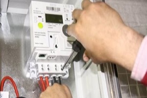 الكهرباء تضع آليات لكشف التلاعب بالعدادات 