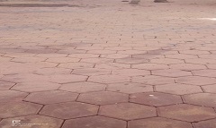 استكمال أعمال تركيب بلاط انترلوك ببعض شوارع الحي