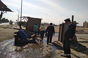 حملات رفع الاشغالات بحي 15 مايو وتحرير 126 محضر للمخالفين