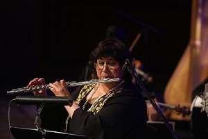 وزيرة الثقافة تعزف الفلوت في عيد الأم وتؤكد: المصريات عُرفن بالكفاح منذ أقدم العصور 