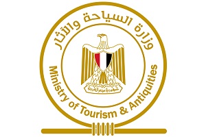 وزير السياحة والآثار يعتمد الضوابط المنظمة لتنفيذ رحلات العمرة للعام الهجري الجاري