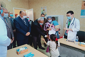 جولة تفقدية لمحافظ القاهرة بالقافلة التنموية التي تنظمها جامعة الأزهر بالتعاون مع محافظة القاهرة