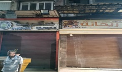 رئيس الحي يتابع إلتزام المحال التجارية والورش بمواعيد الغلق