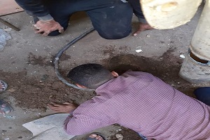 متابعة أعمال الإنارة بالحي