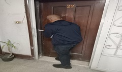 حملة لغلق وتشميع الشقق والمكاتب والمخازن المخالفة بنطاق الحي