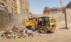 جولة لرئيس الحي لمتابعة أعمال النظافة بالشوارع والميادين