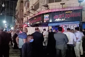 رئيس الحي يقوم بحمله مفاجئة للتأكد من تطبيق االجراءات االحترازية 