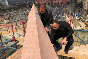 الأمين العام للمجلس الأعلى للآثار يتابع ترميم المسلة بميدان التحرير