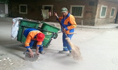 رفع كفاءة منظومة النظافة ببعض الشوارع بالحي