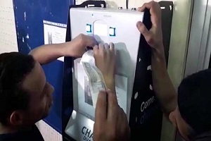 ماكينة جديدة لتغيير العملات الورقية إلى معدنية بمحطة مترو العتبة