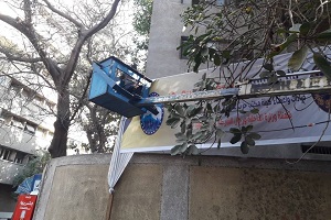 إزالة لافتات إعلانية مخالفة