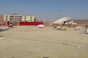 مبادرة لتنظيف أسطح المنازل بالحي