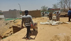 حملة لإيقاف وإزالة أعمال مخالفة ببعض شوارع الحي