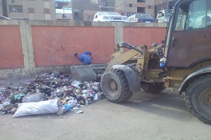 نظافة طريق الأوتوستراد وأسفل السور الجديد