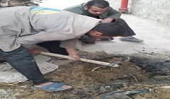 رئيس الحي يتفقد اعمال اصلاح صرف صحي ببعض الشوارع