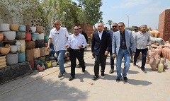 محافظ القاهرة يتفقد تجهيزات إقامة 40 معرضًا لمنتجات قرية الفواخير