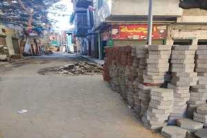 استكمال رصف شوارع الحي