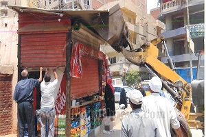 غلق المقاهي المخالفة ورفع الإشغالات في حملة بـ السيدة عائشة