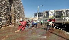 حملة نظافة وتجريد الأتربة وغسيل الأرصفة والشوارع بالحي