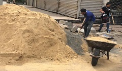 استكمال اعمال تطوير ورفع كفاءة الأرصفة بشارعى فخرى وشريف