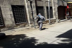 أعمال نظافة وتعقيم بالحي 