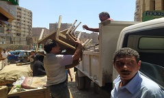 حملة لرفع الاشغالات ببعض المناطق بالحي