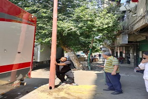 إنشاء أعمدة إنارة جديدة بالحي