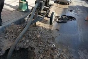 صيانة أعمدة الإنارة بحي المعادي