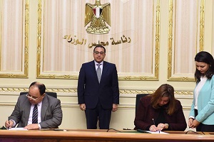 مدبولي يشهد توقيع بروتوكول تعاون بين "المالية" و" الإسكان الإجتماعي"