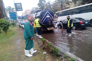 أحياء القاهرة تواصل نشاطها المكثف في رفع الإشغالات وإزالة التعديات