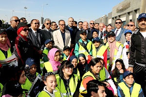 محافظ القاهرة يطلق وسط طلاب المدارس مبادرة "القاهرة جميلة" بمعرض الكتاب
