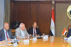 وزير التجارة: إعداد خطة شاملة لتنمية وتطوير الصناعات النسيجية