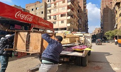 حملة لرفع الإشغالات ببعض الشوارع بالحي