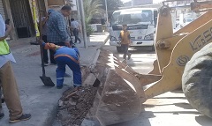 حملة لرفع رمبات مخالفة تعوق حركة المرور بشارع مؤسسة الزكاة