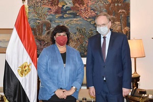 وزيرة الثقافة تستقبل رئيس وفد الاتحاد الأوروبي بمصر لبحث تعزيز التعاون الثقافي والفني