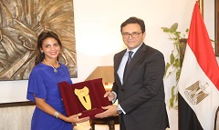 وزير الثقافة يُكرم السوبرانو المصرية العالمية "فاطمة سعيد"