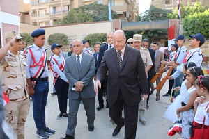 محافظ القاهره يشهد طابور الصباح بمدرسة وليد الصادق