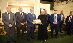محافظ القاهرة يشارك العاملين بهيئة نظافة العاصمة حفل الإفطار السنوى