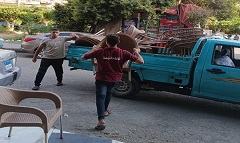 حملة مكبرة لرفع الإشغالات ببعض الشوارع بالحي