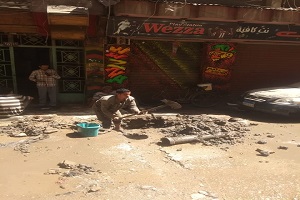 الانتهاء من اصلاح ماسورة مياه في شارع جامع الهواري بالأميرية