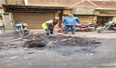 اصلاح كسر ماسورة مياه في شارع التل