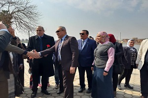 حي حلوان يشارك في مبادرة "القاهرة جميلة"