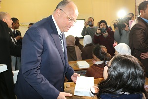 محافظ القاهرة يشهد حفل تسليم التابلت لطالبات مدرسة السنية الثانوية للبنات