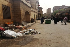 حملة مكبرة لإزالة الإشغالات ببعض شوارع الحي